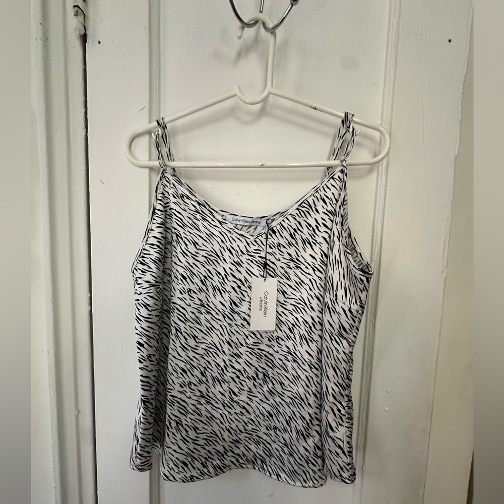 NWT Calvin Klein Jeans V-Neck Sleeveless Charmeuse Tank Top White/Black, XL